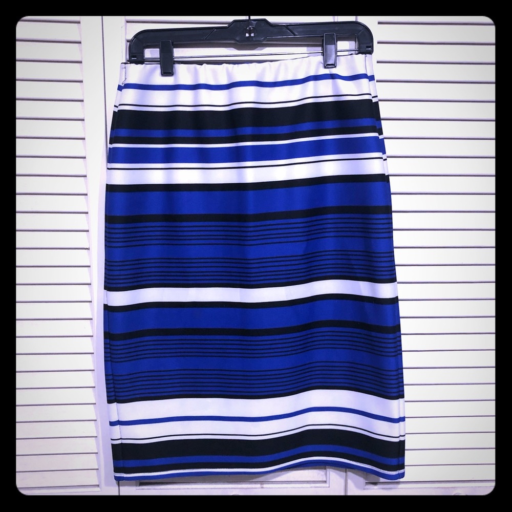 Roz & Ali Navy Blue and White striped skirt